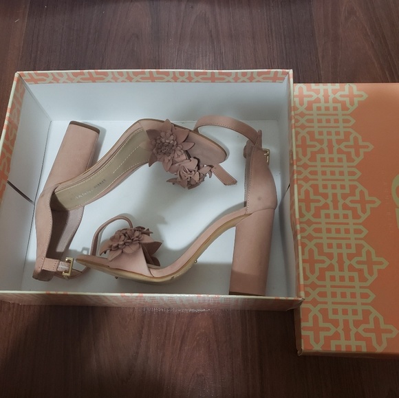 Gianni Bini Nude Pink Shoes - Picture 3 of 3